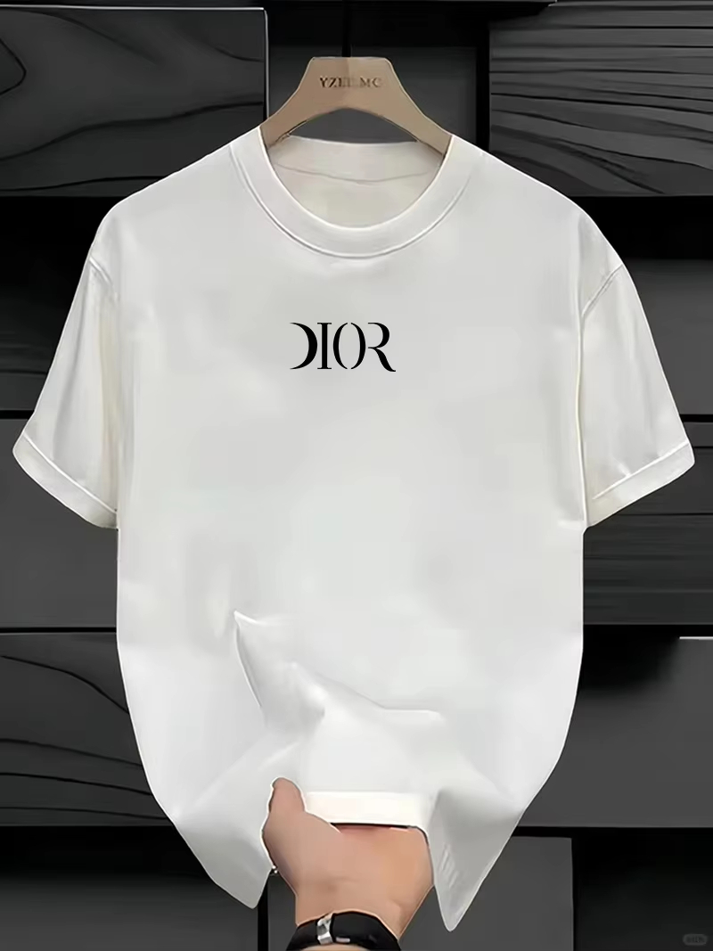 Streetwear Brand Font - تي شيرت كلاسيكي بشعار مجزأ وتصميم