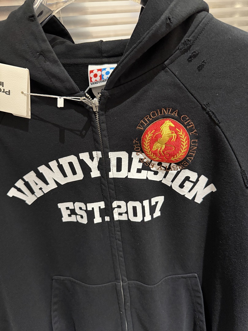 هودي بسحاب من ماركة أزياء مشتر - مراجعة Streetwear Brand Slogans وسعره